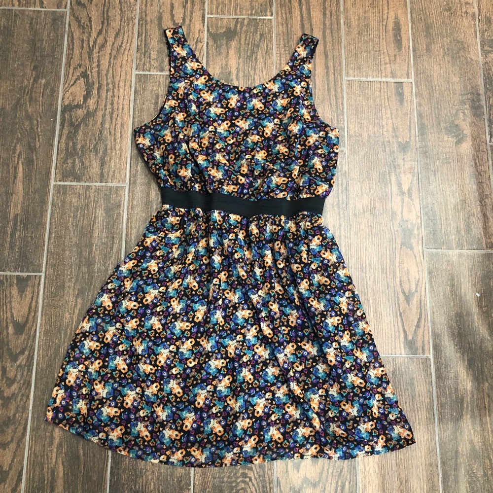 Cute floral dress with decorative bandage waist